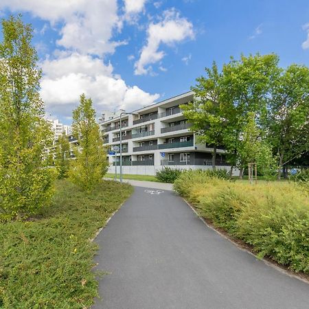 Metro Targowek Spacious Apartment With Parking By Noclegi Renters Varsóvia Exterior foto