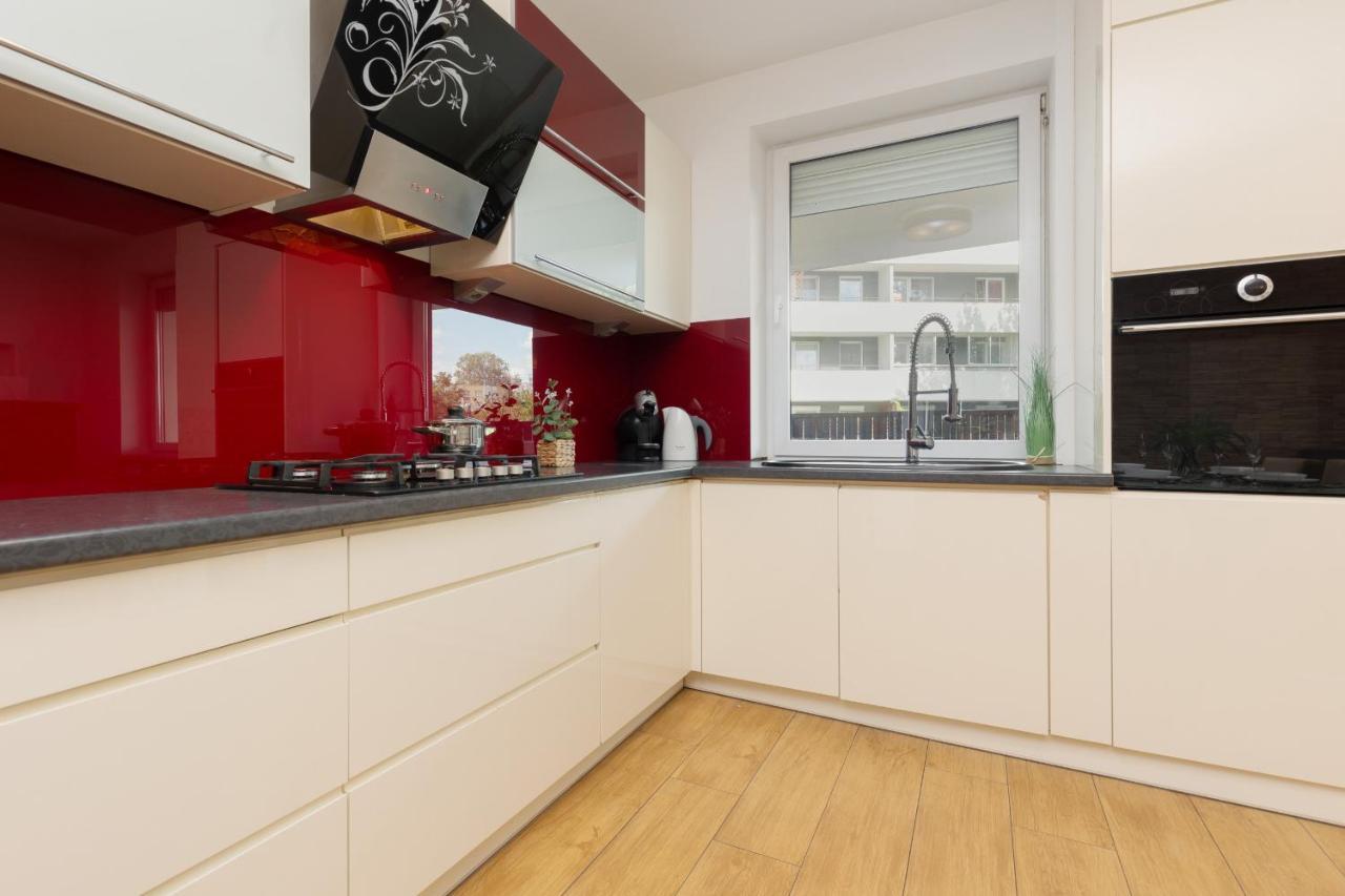 Metro Targowek Spacious Apartment With Parking By Noclegi Renters Varsóvia Exterior foto