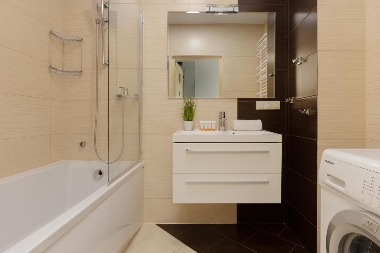 Metro Targowek Spacious Apartment With Parking By Noclegi Renters Varsóvia Exterior foto