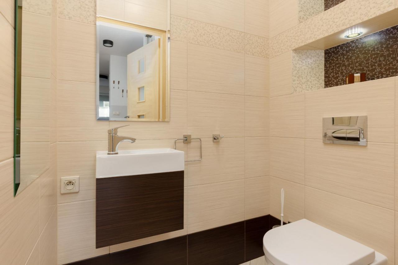 Metro Targowek Spacious Apartment With Parking By Noclegi Renters Varsóvia Exterior foto