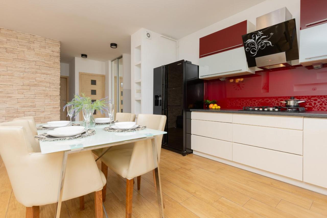 Metro Targowek Spacious Apartment With Parking By Noclegi Renters Varsóvia Exterior foto