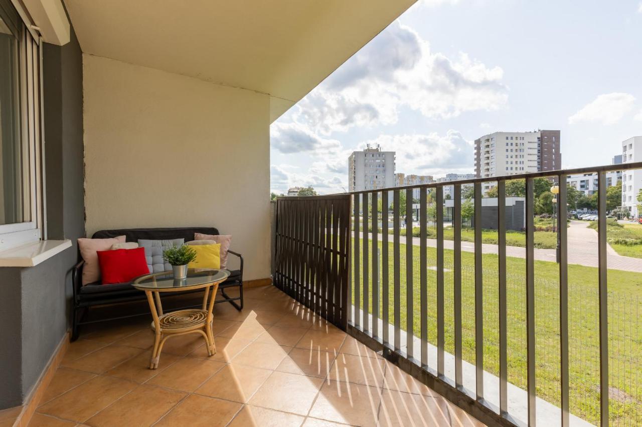 Metro Targowek Spacious Apartment With Parking By Noclegi Renters Varsóvia Exterior foto