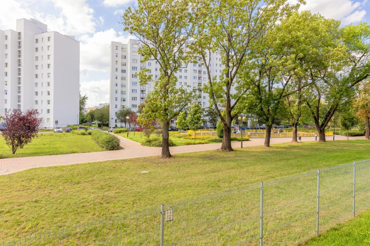 Metro Targowek Spacious Apartment With Parking By Noclegi Renters Varsóvia Exterior foto