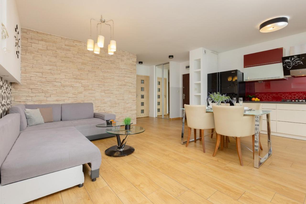 Metro Targowek Spacious Apartment With Parking By Noclegi Renters Varsóvia Exterior foto